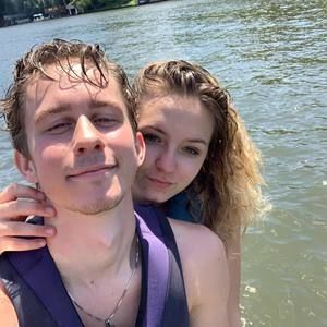 Meet your Posher, Hali